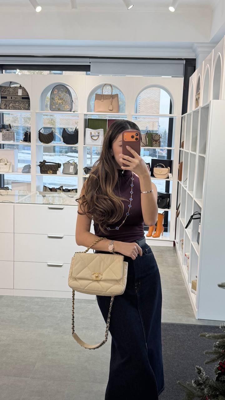 Сумка Chanel 19
