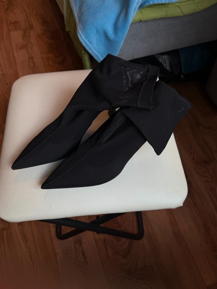 Ботильоны на каблуке черные из сетки Stradivarius