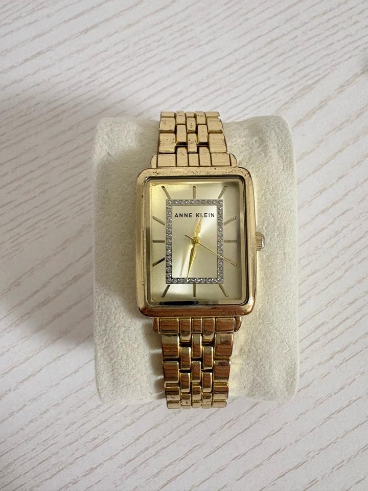 Часы Anne Klein