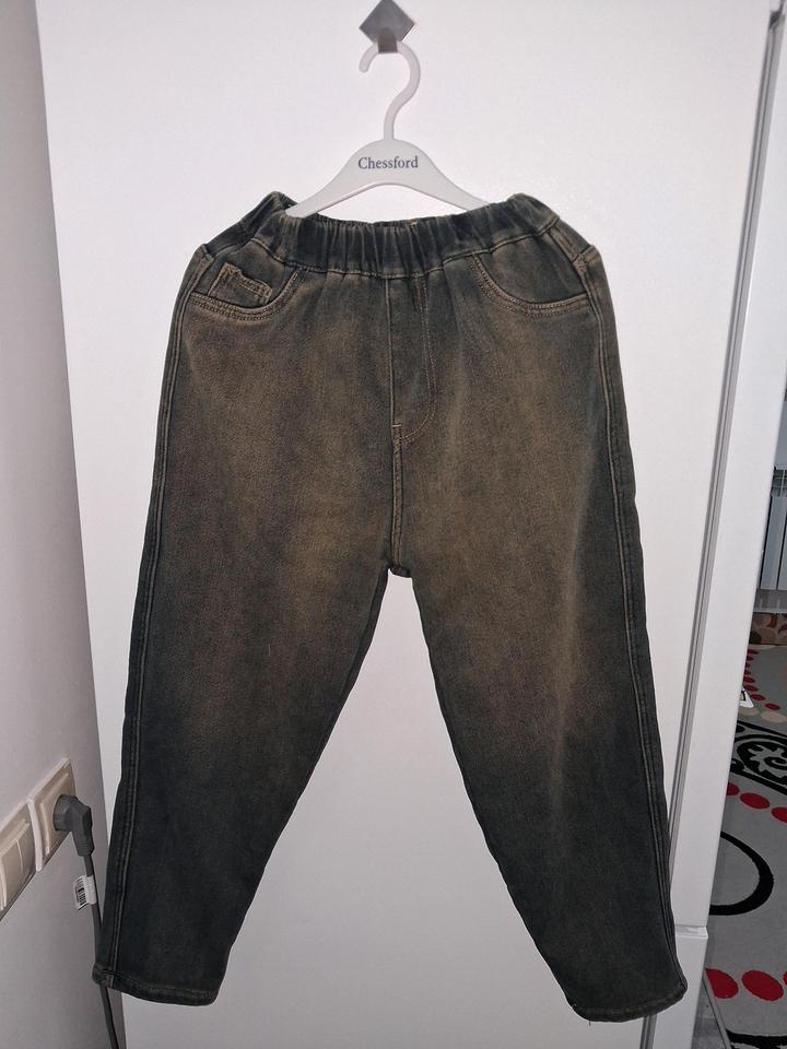 Продам стильные детские джинсы.