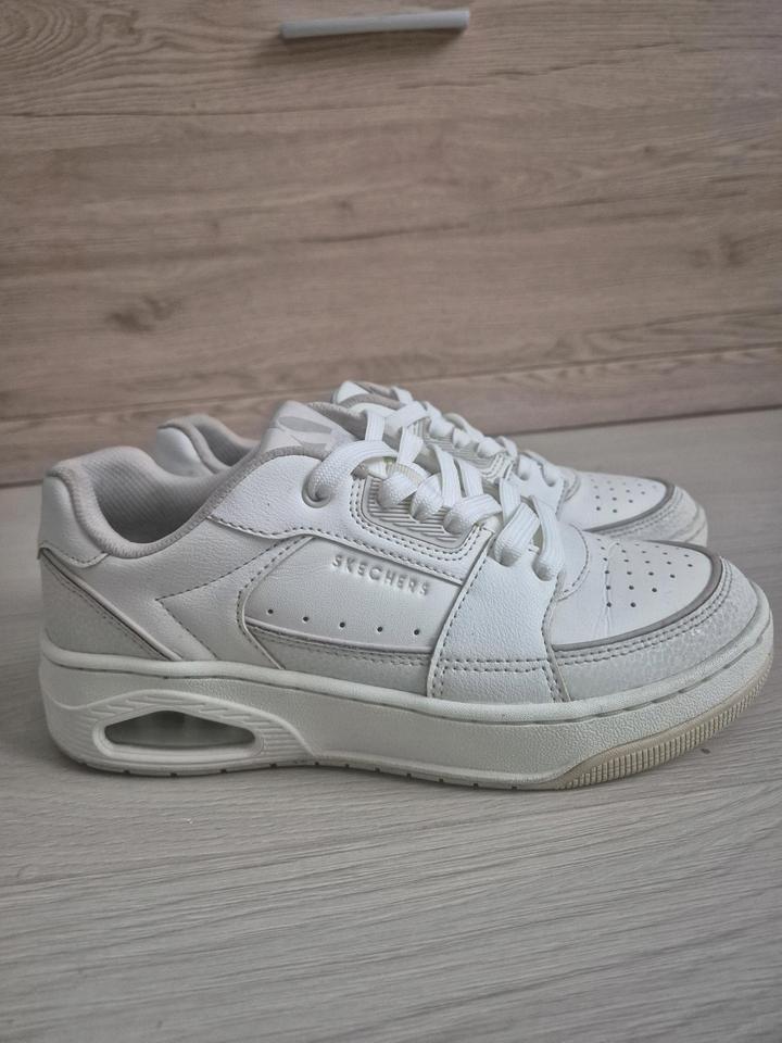 Skechers