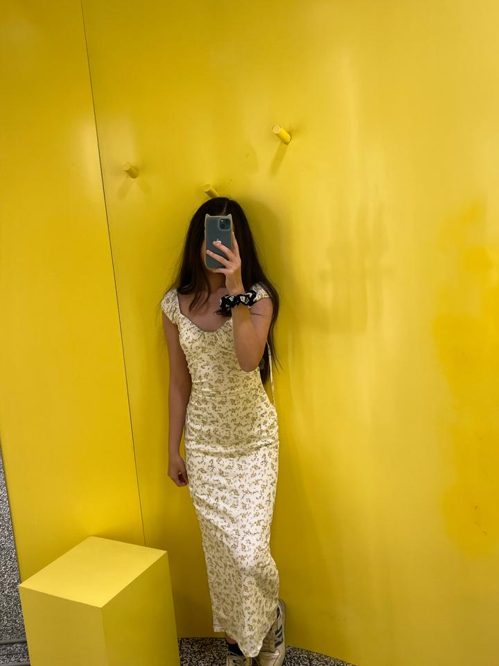 Bershka Платье миди с цветочным принтом
