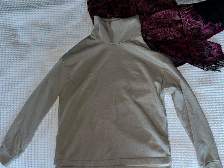 Кофточка с воротником UNIQLO