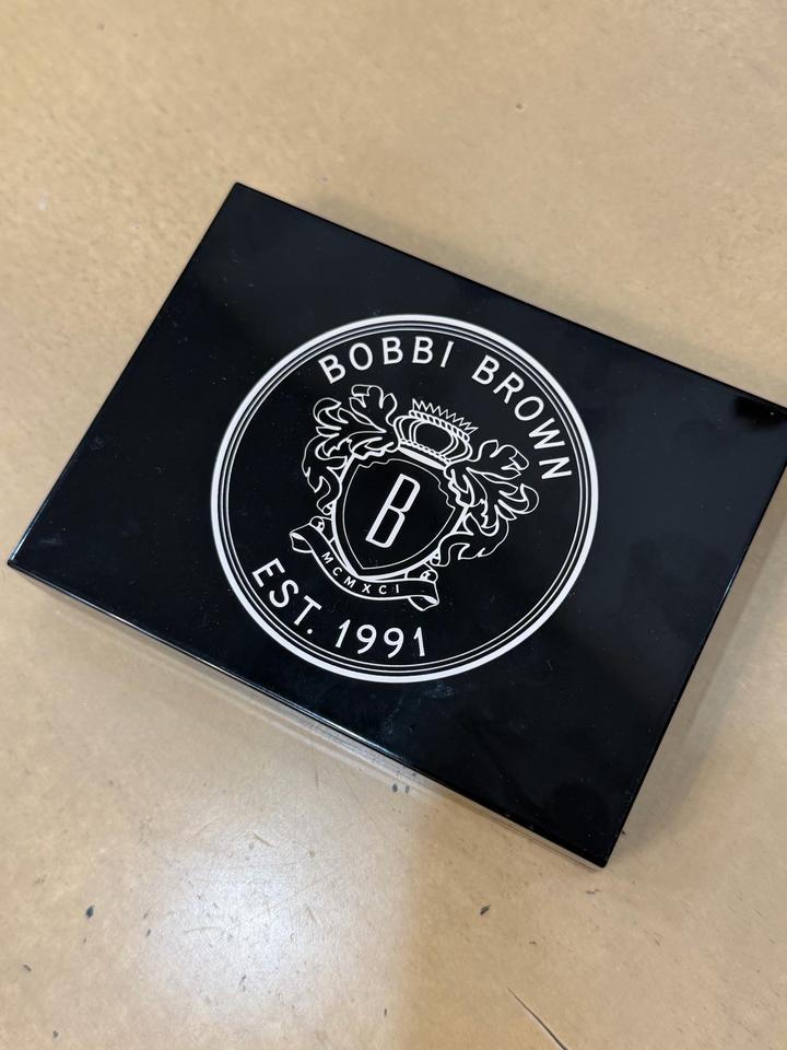 Палетка декоративной косметики Bobbi Brown