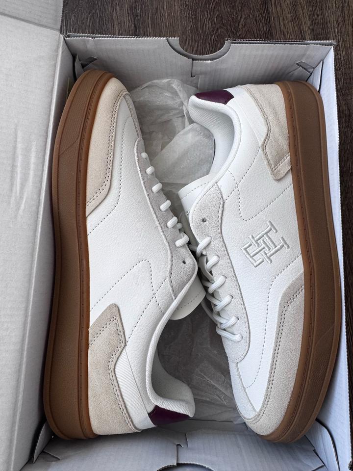 Tommy Hilfiger