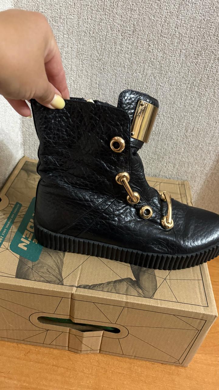 Steve Madden