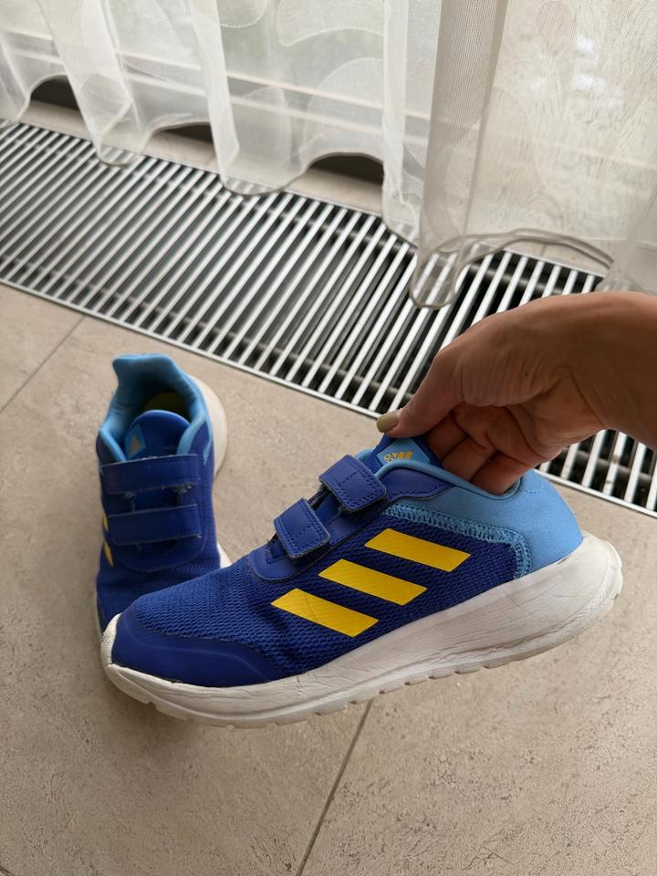 Кроссовки adidas