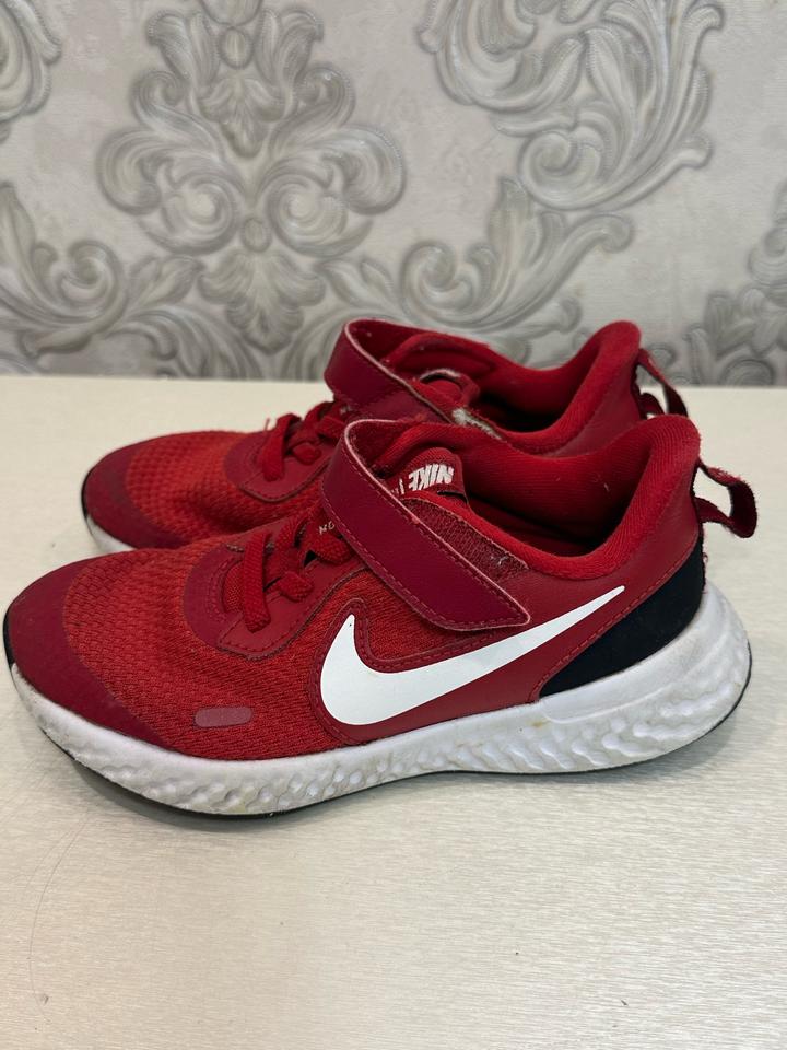 Nike Revolution