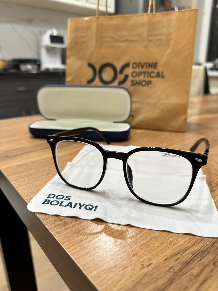 Стильные черные очки (оправа) Dos Optical — идеальное состояние