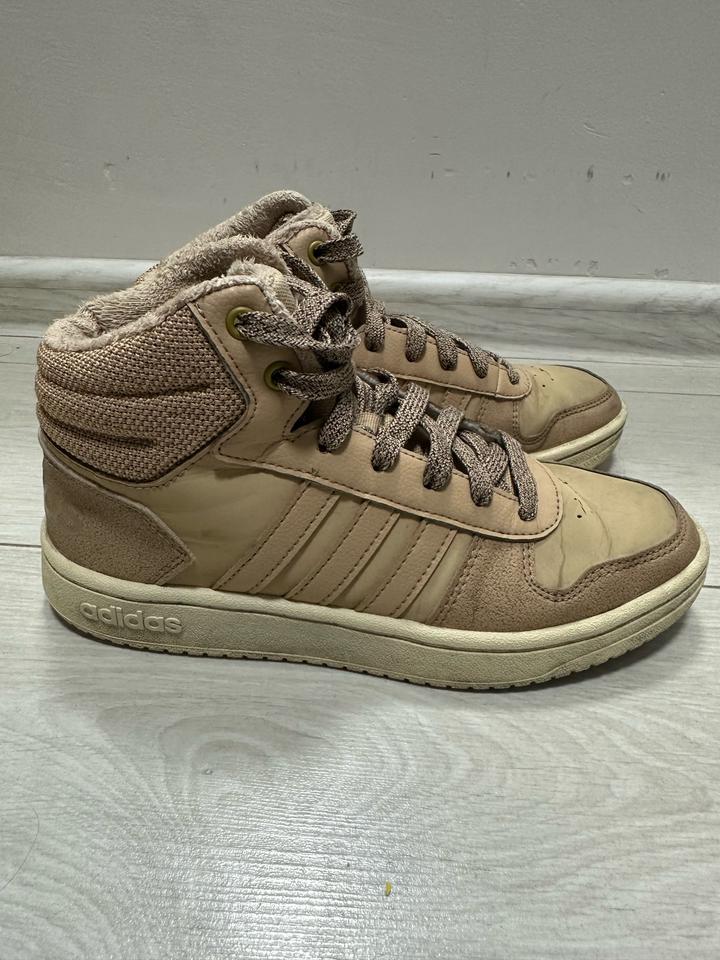 Женские кроссовки Adidas