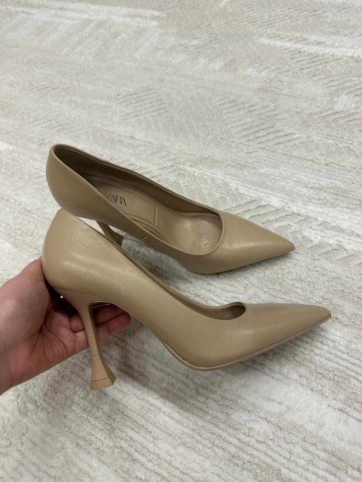 Бежевые классические лодочки Zara