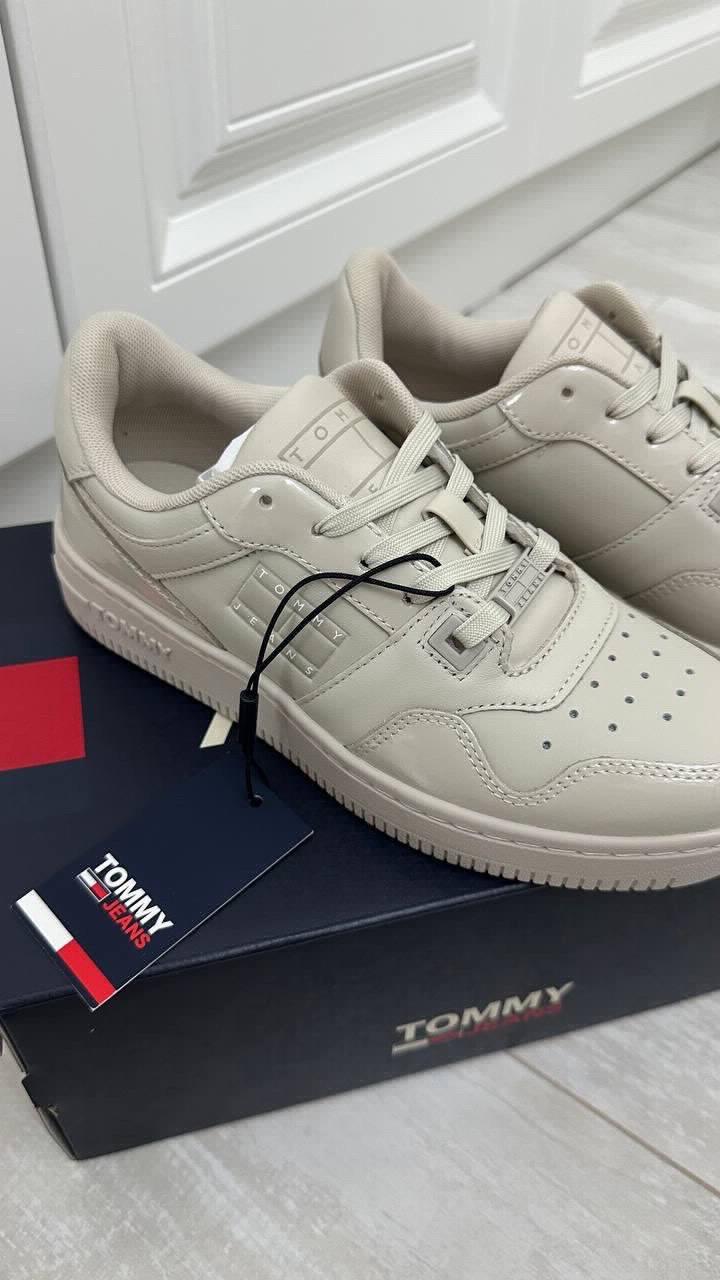 Tommy Hilfiger