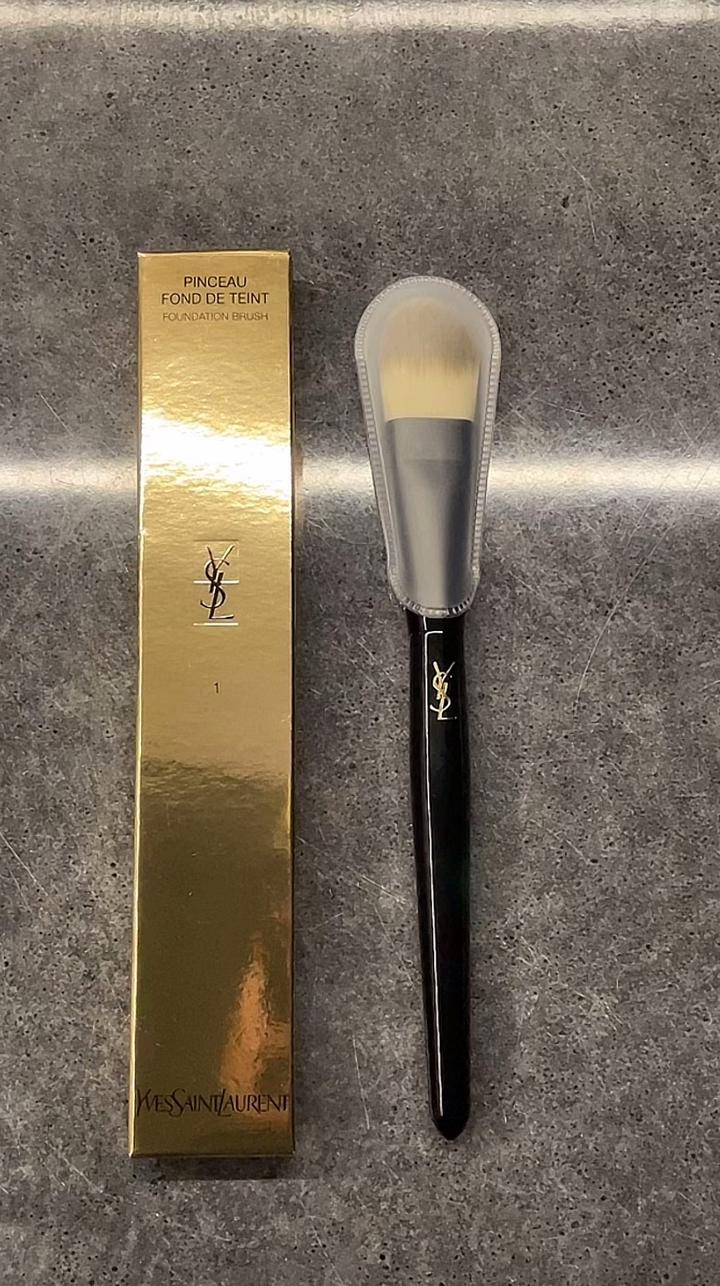 Кисть для тонального средства Yves Saint Laurent