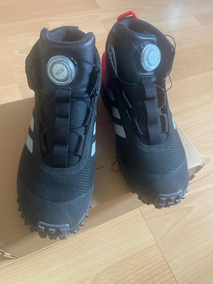 Кроссовки adidas