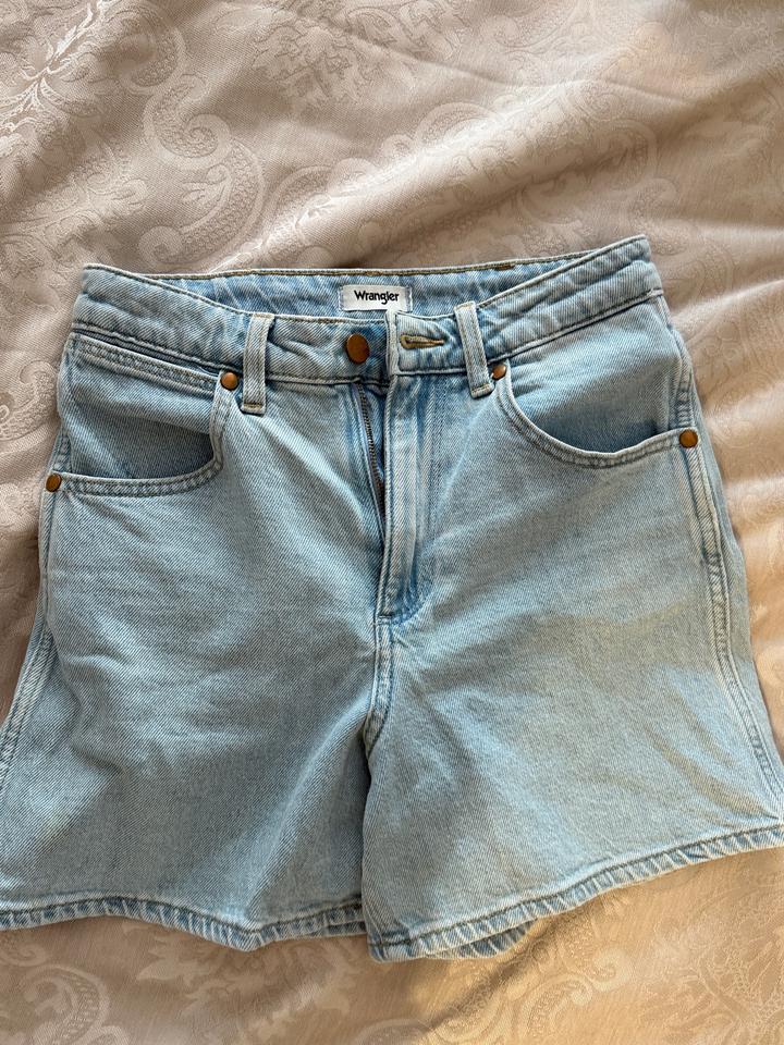 Джинсовые шорты Wrangler