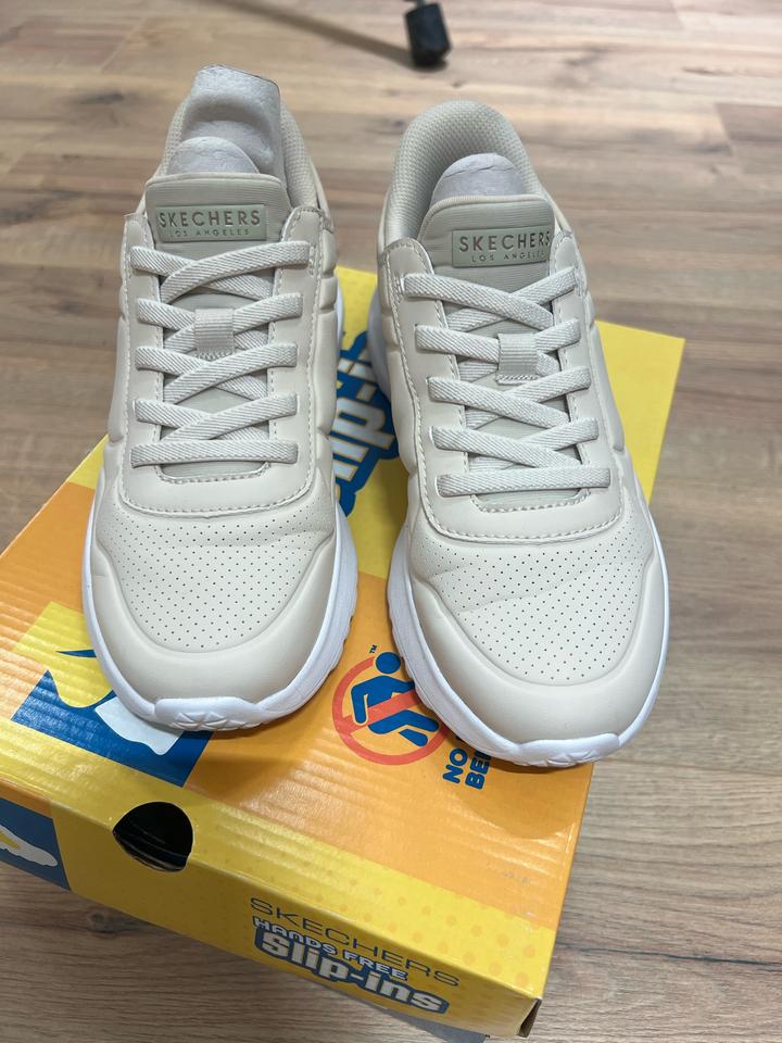 Skechers