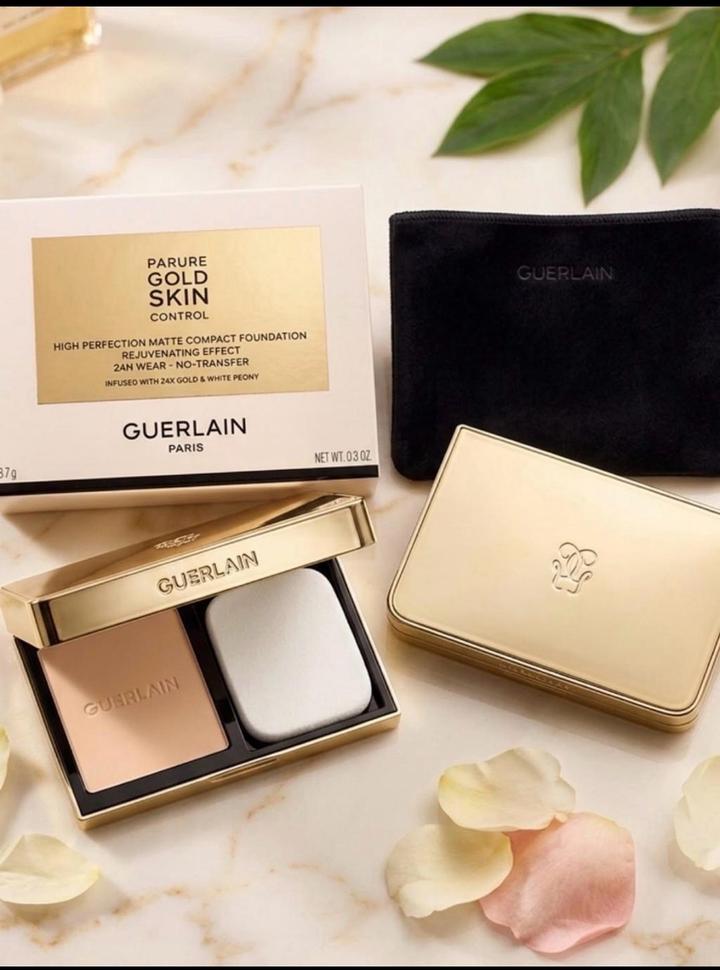 Guerlain Parure Gold Skin Control Foundation