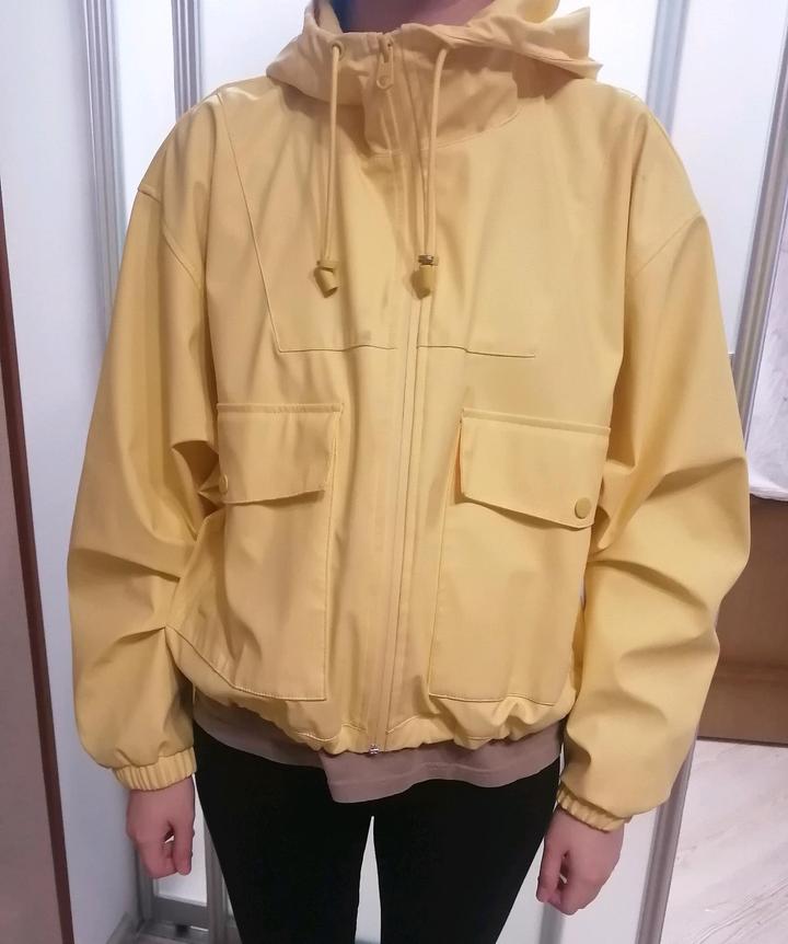 Pull & Bear Демисезонная куртка. Волоотталкивающий материал