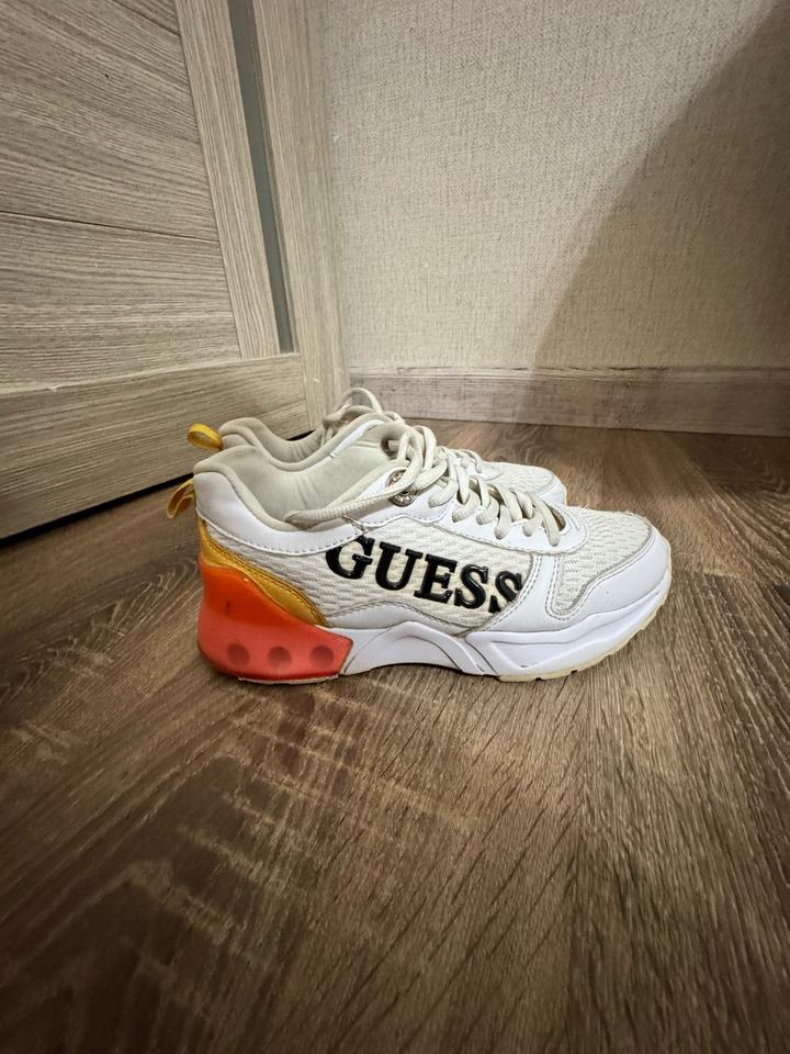 Кроссовки Guess