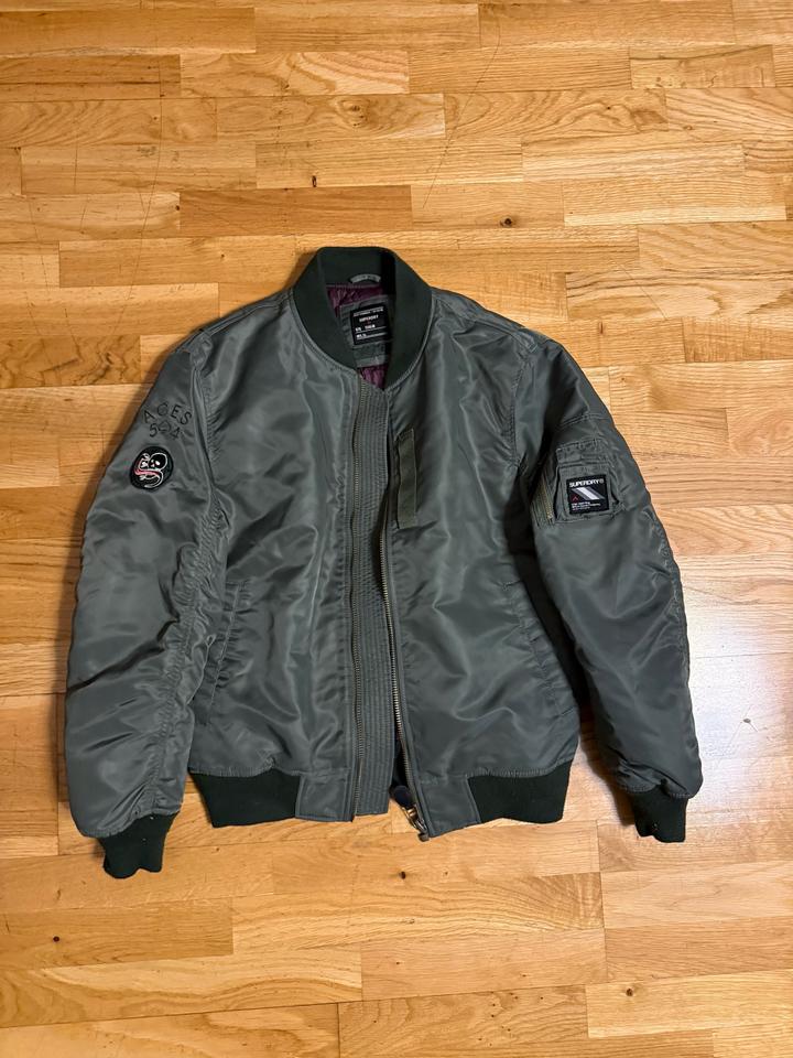 Мужской бомбер Superdry
