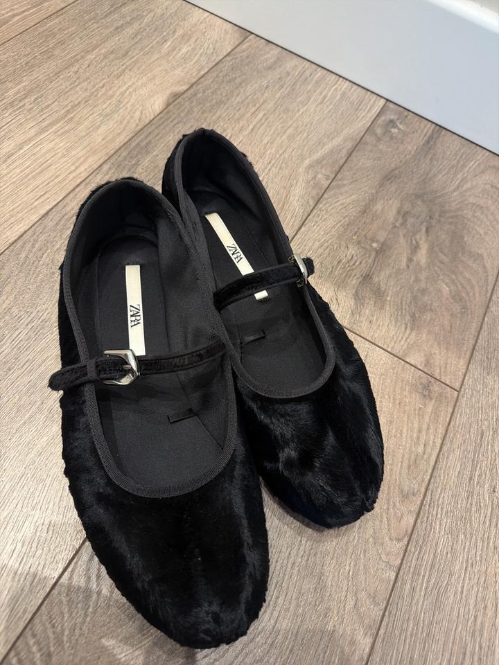Балетки Zara с ремешком из искусственного меха