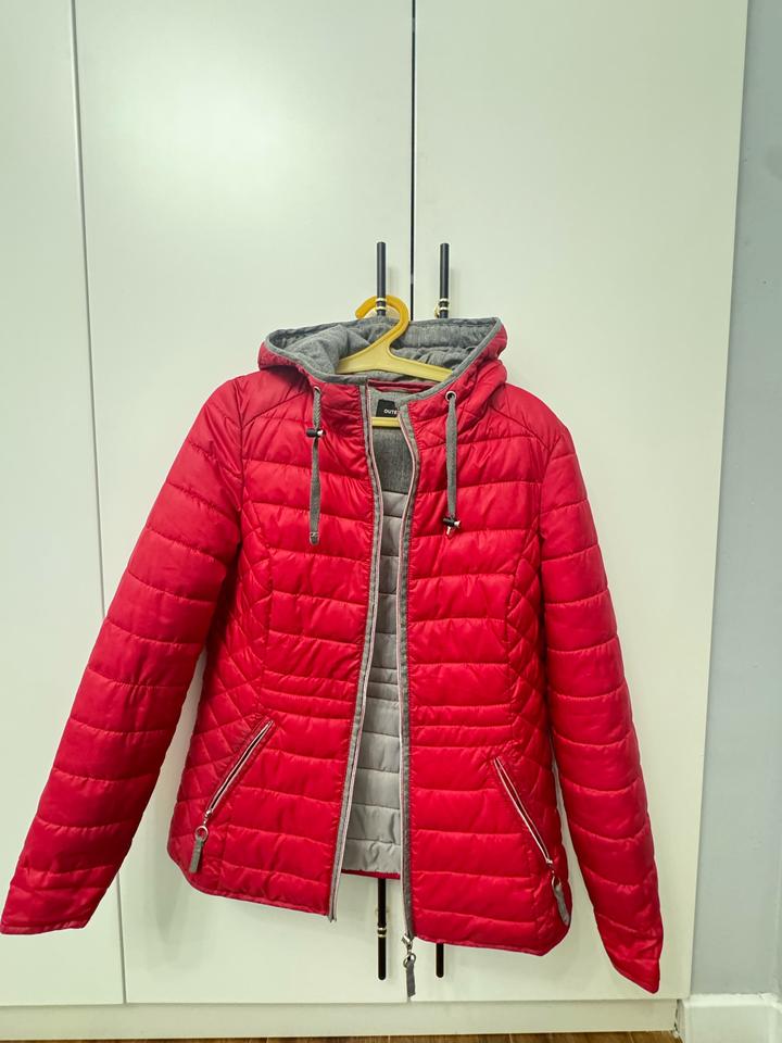 the outerwear Красная куртка