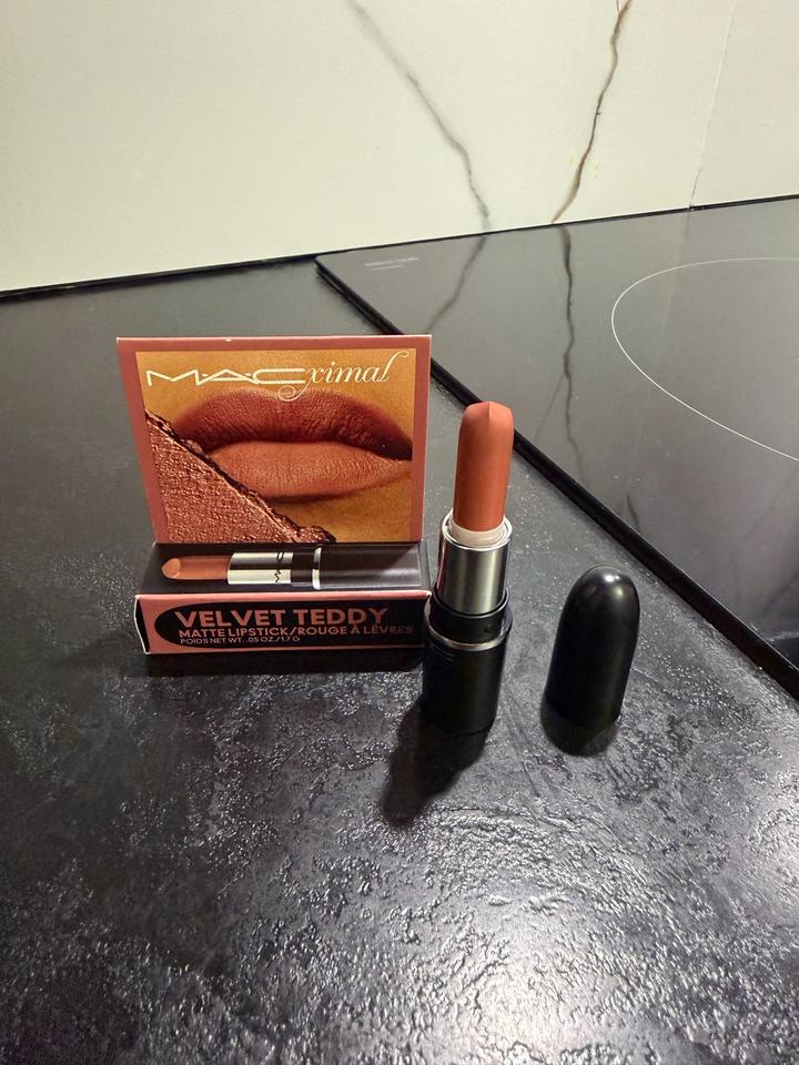 MAC помада Velvet Teddy 617 Matte