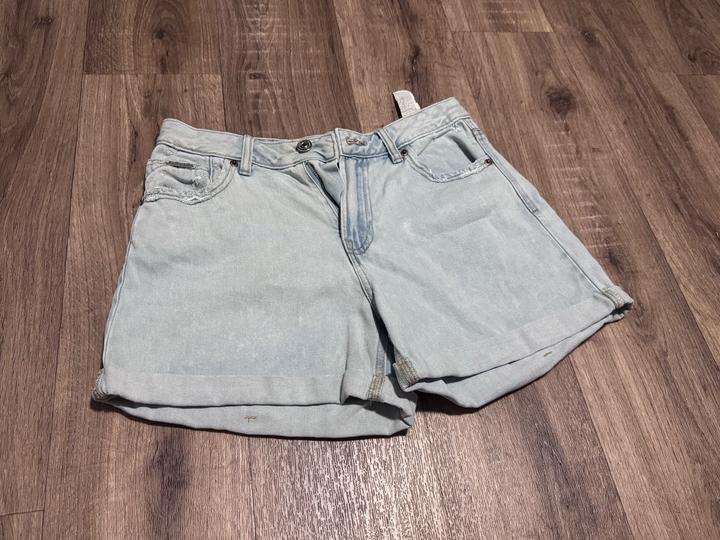 Джинсовые шорты Stradivarius