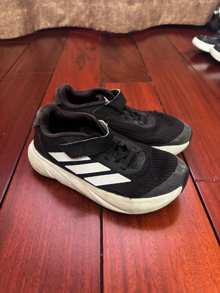 Кроссовки adidas