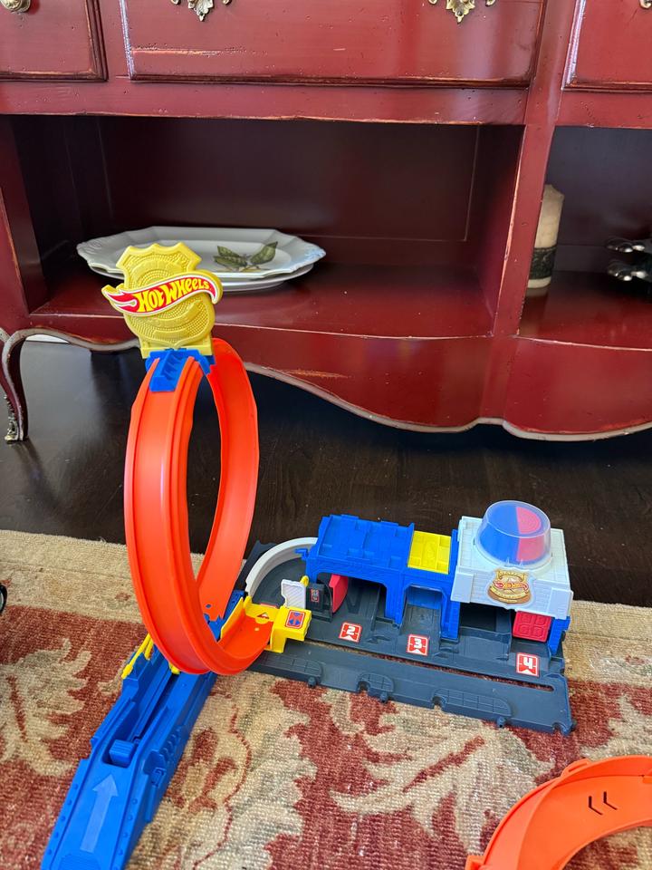 Игровой набор Hot Wheels Супер Полицейский Участок