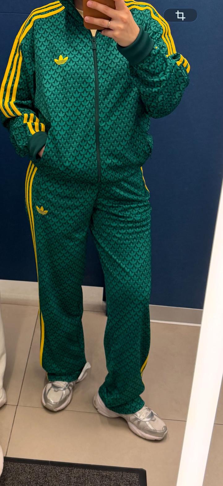 Спортивный костюм adidas