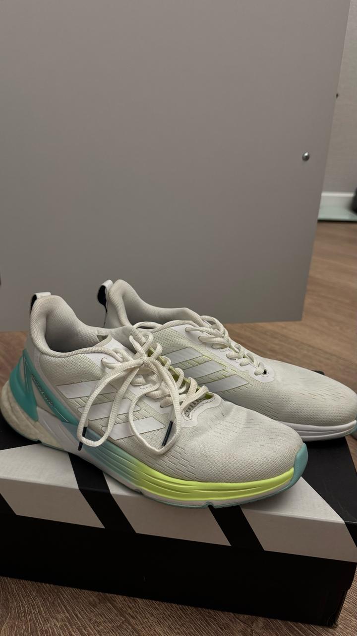 Кроссовки adidas