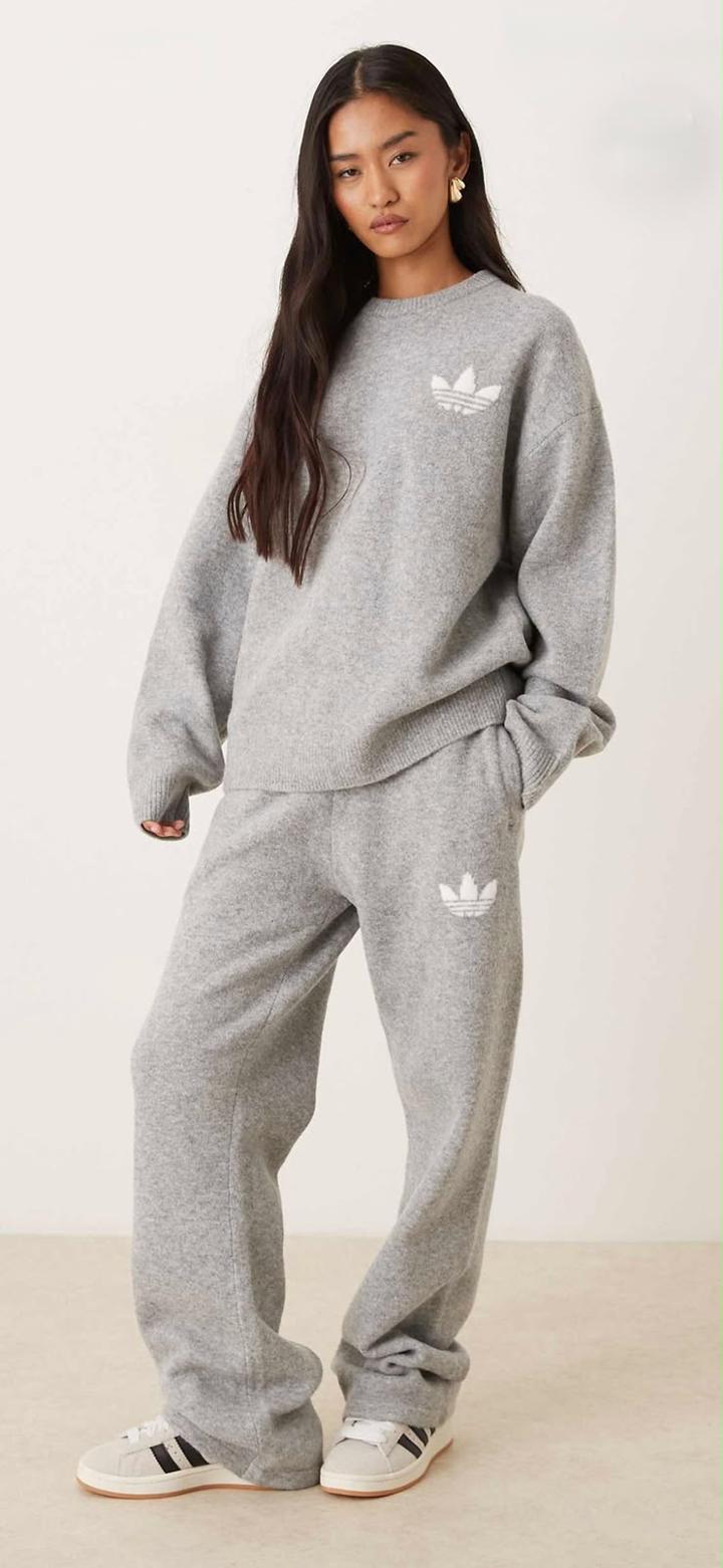 Спортивный костюм adidas