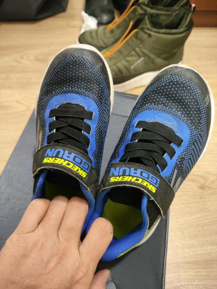 Skechers