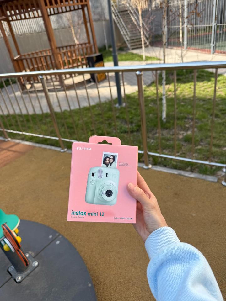 Fujifilm Instax mini 12