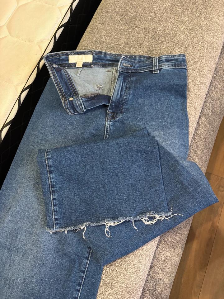 Джинсы  Zara с необработанным краем