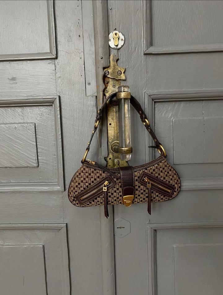 Сумка багет Guess