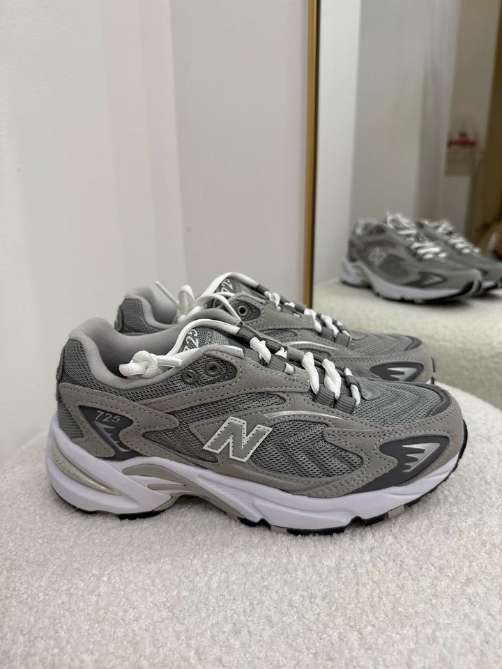 New Balance 725 в классической серой расцветке