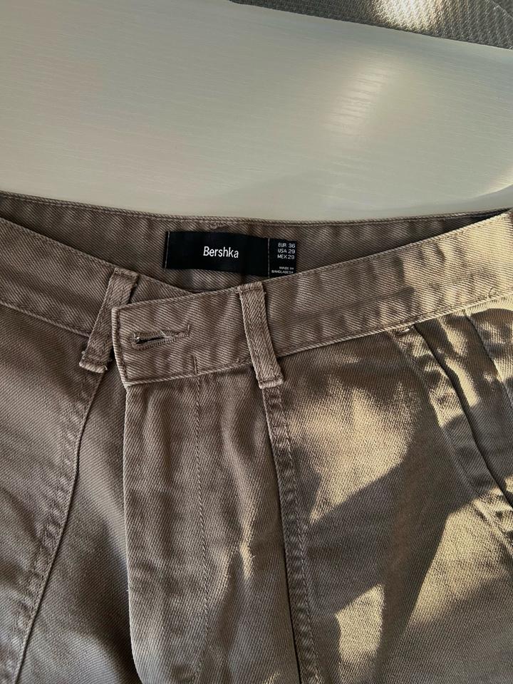 Брюки карго Bershka