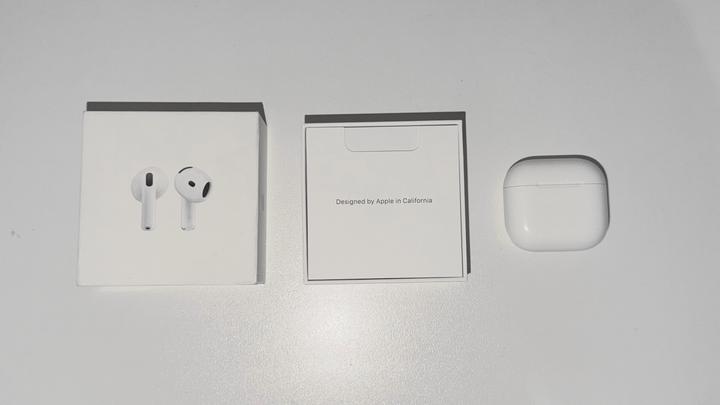 Apple AirPods 4 (USB C)