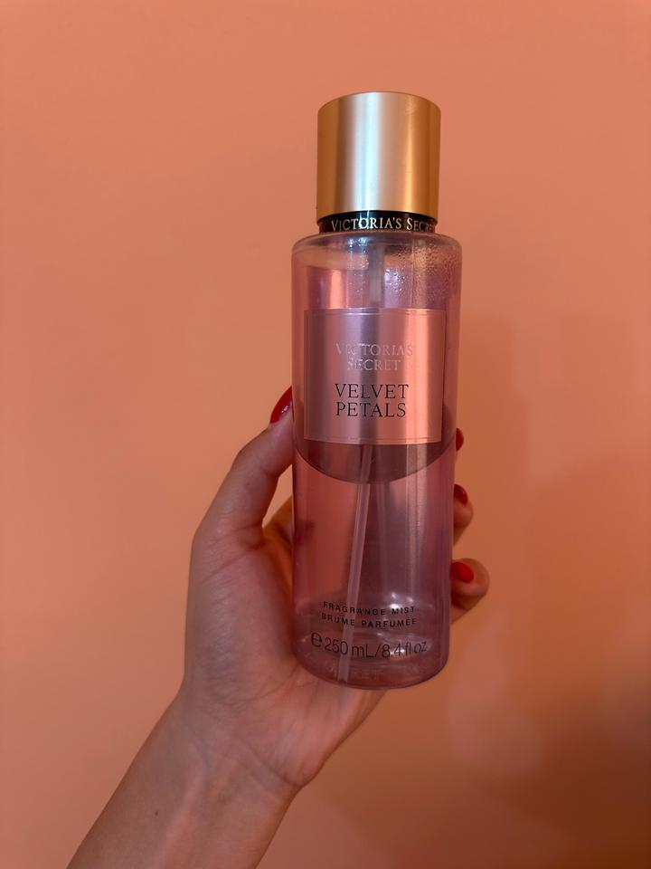 Victoria's Secret парфюмированный спрей для тела Velvet Petals
