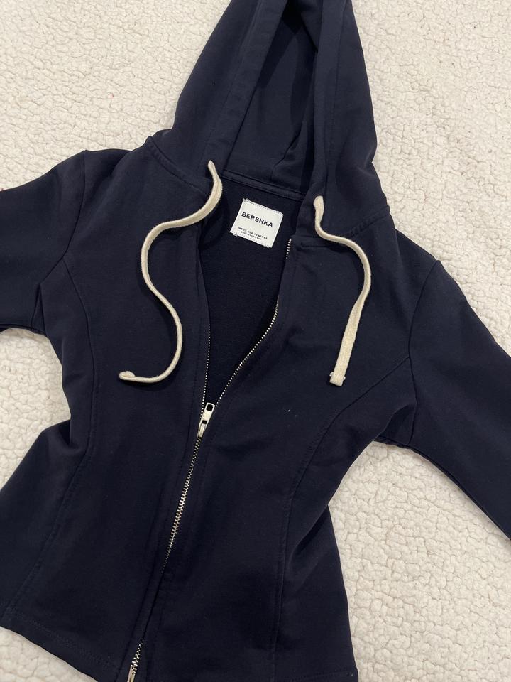 Худи Bershka
