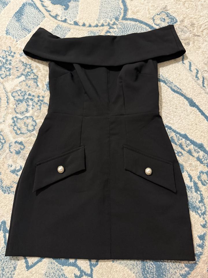River Island Платье с открытыми плечами