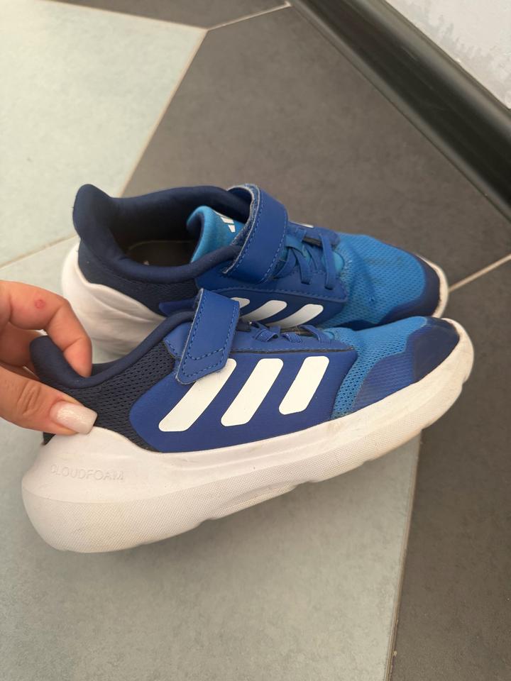 Кроссовки adidas