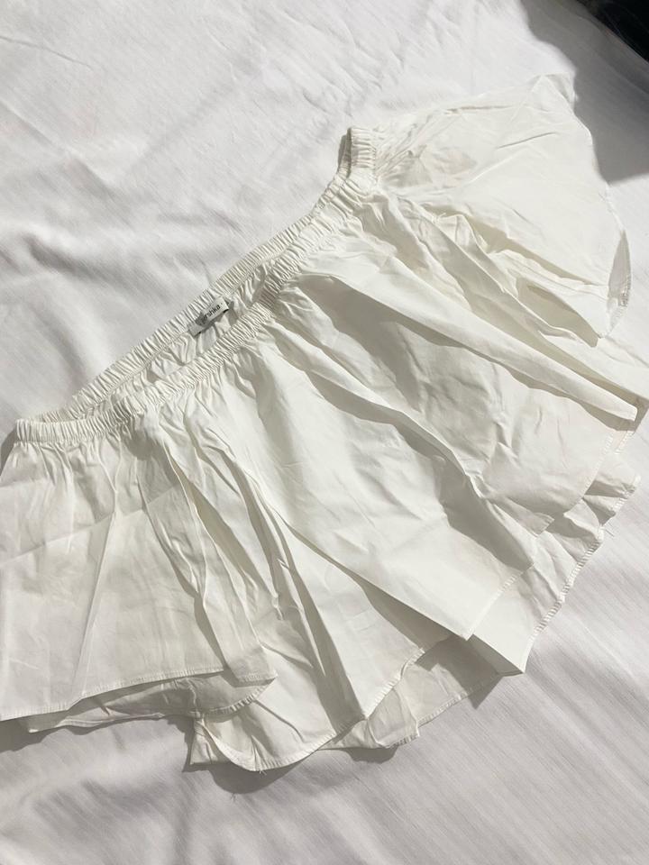 Топ Bershka с открытыми плечами