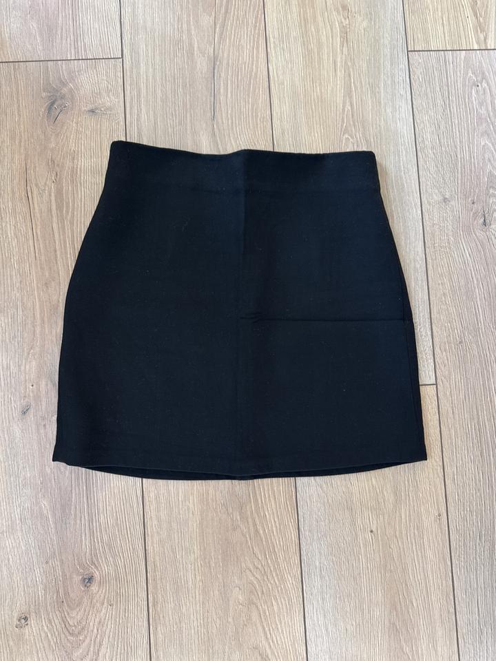 Черная мини- юбка ZARA