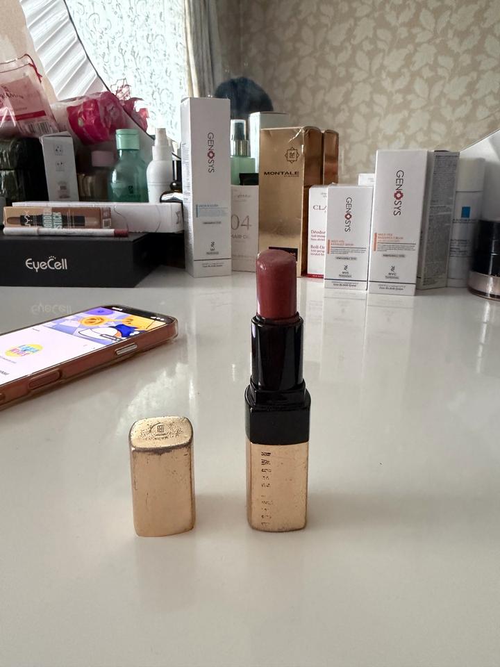 Bobbi Brown