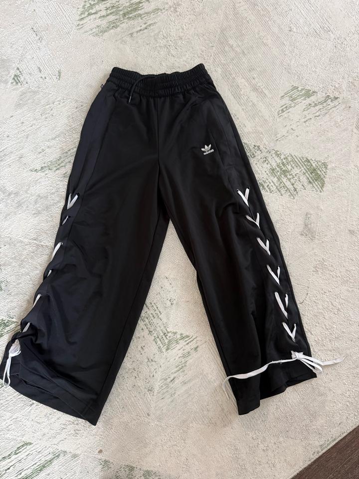 Спортивные брюки Adidas со шнуровкой