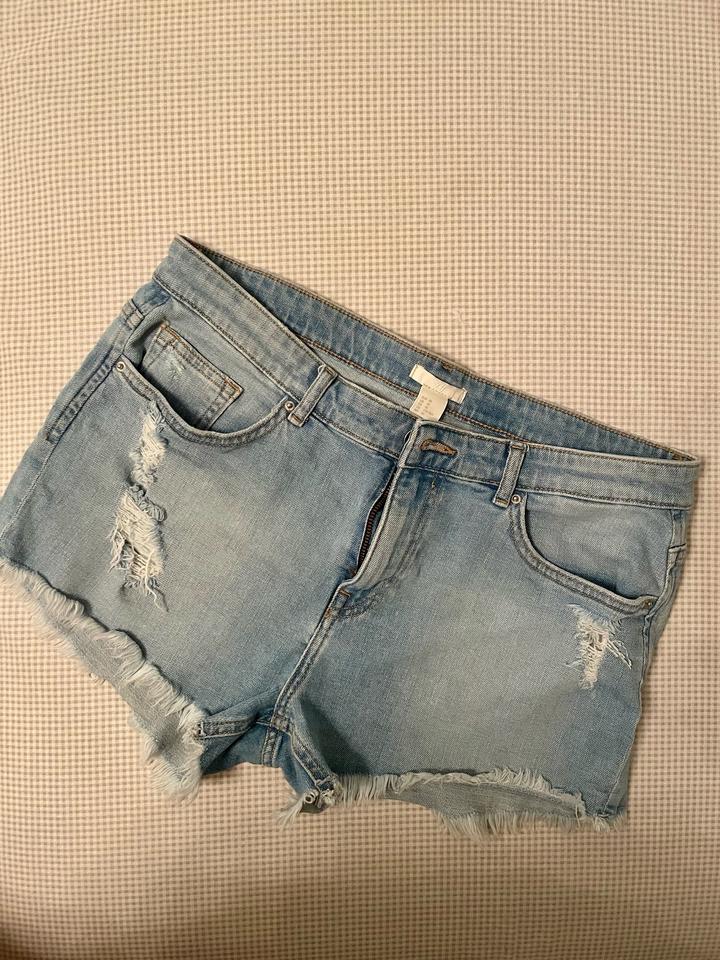 H&M Шорты джинсовые / со скидкой 3000