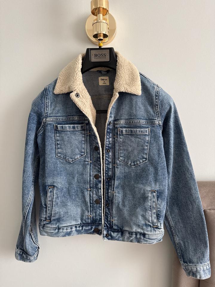 джинсовка Gap с меховым воротником